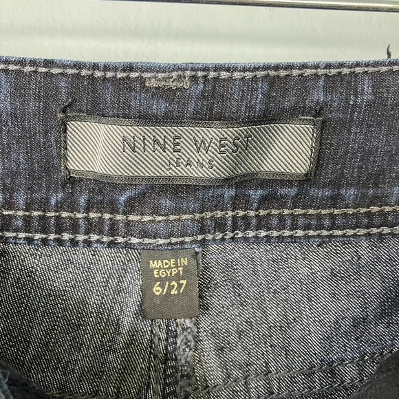 Nine West Melanie Skimmer Dark Wash Studded Denim Capri Length Jeans Size 6 27 - Picture 8 of 16